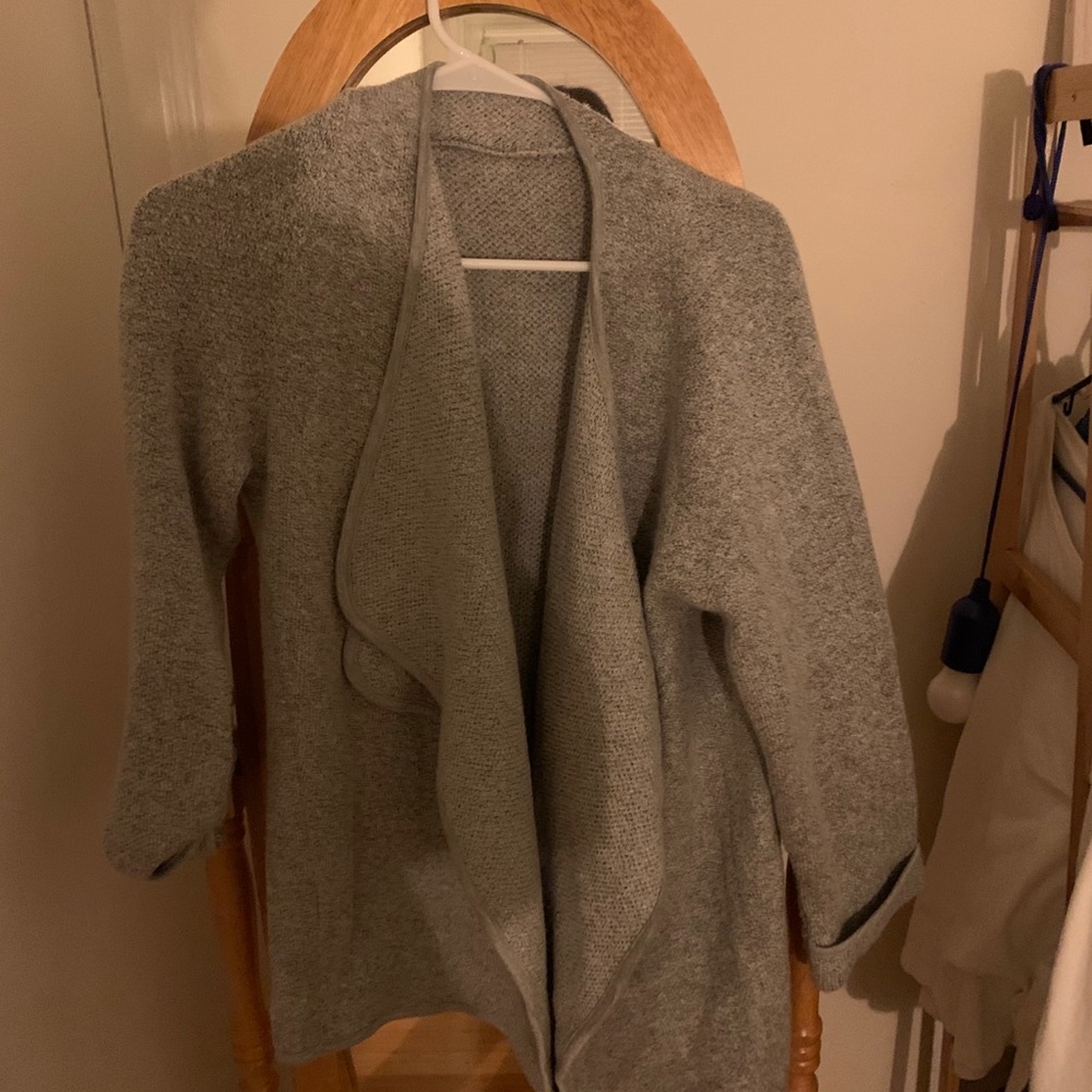 Buttonless lapel coat - Picture 3 of 5